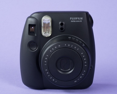 Dùng máy ảnh Fujifilm Instax- một thú chơi không hề rẻ