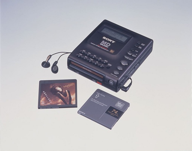 Nhìn lại chặng đường Sony Walkman 35 năm biểu tượng của máy nghe nhạc