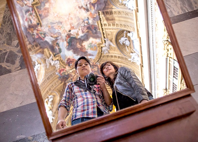 Những mẹo để selfie bằng máy ảnh khi đi du lịch một mình