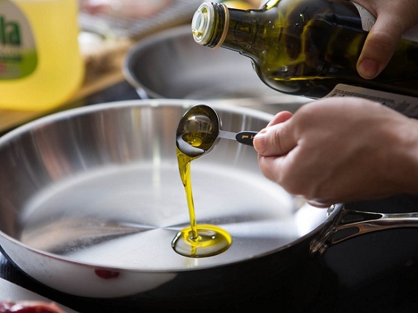 Những điều cần ghi nhớ khi nấu ăn với dầu oliu