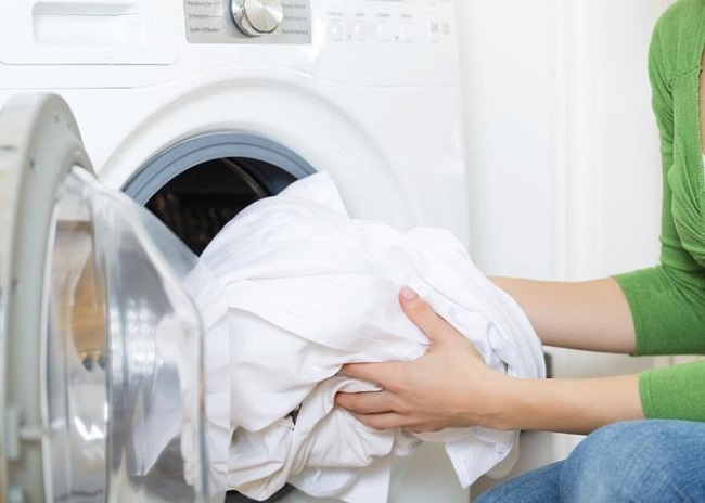 Quần áo bền màu với nhiệt độ thích hợp trên máy giặt nước nóng