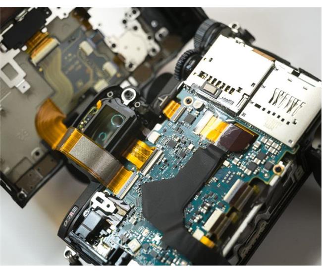 Khám phá các bộ phận bên trong máy ảnh Sony A7R Mark III