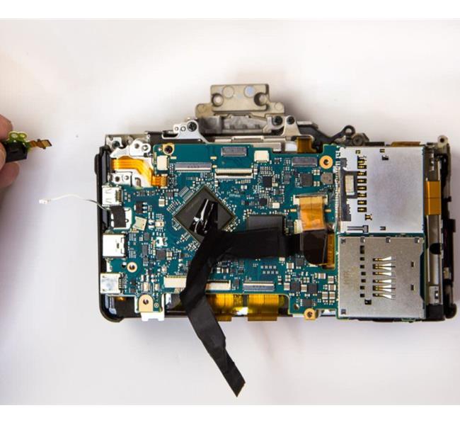 Khám phá các bộ phận bên trong máy ảnh Sony A7R Mark III