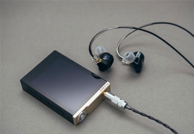 Máy nghe nhạc Cowon Plenue D 32GB (Vàng)