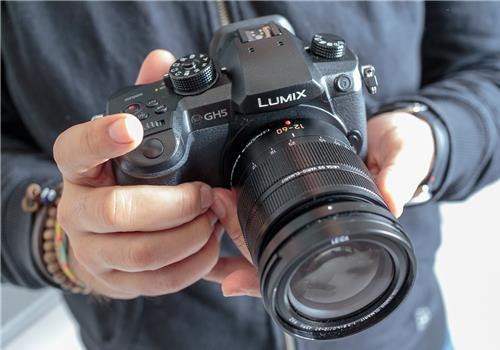 Máy ảnh Panasonic Lumix GH5