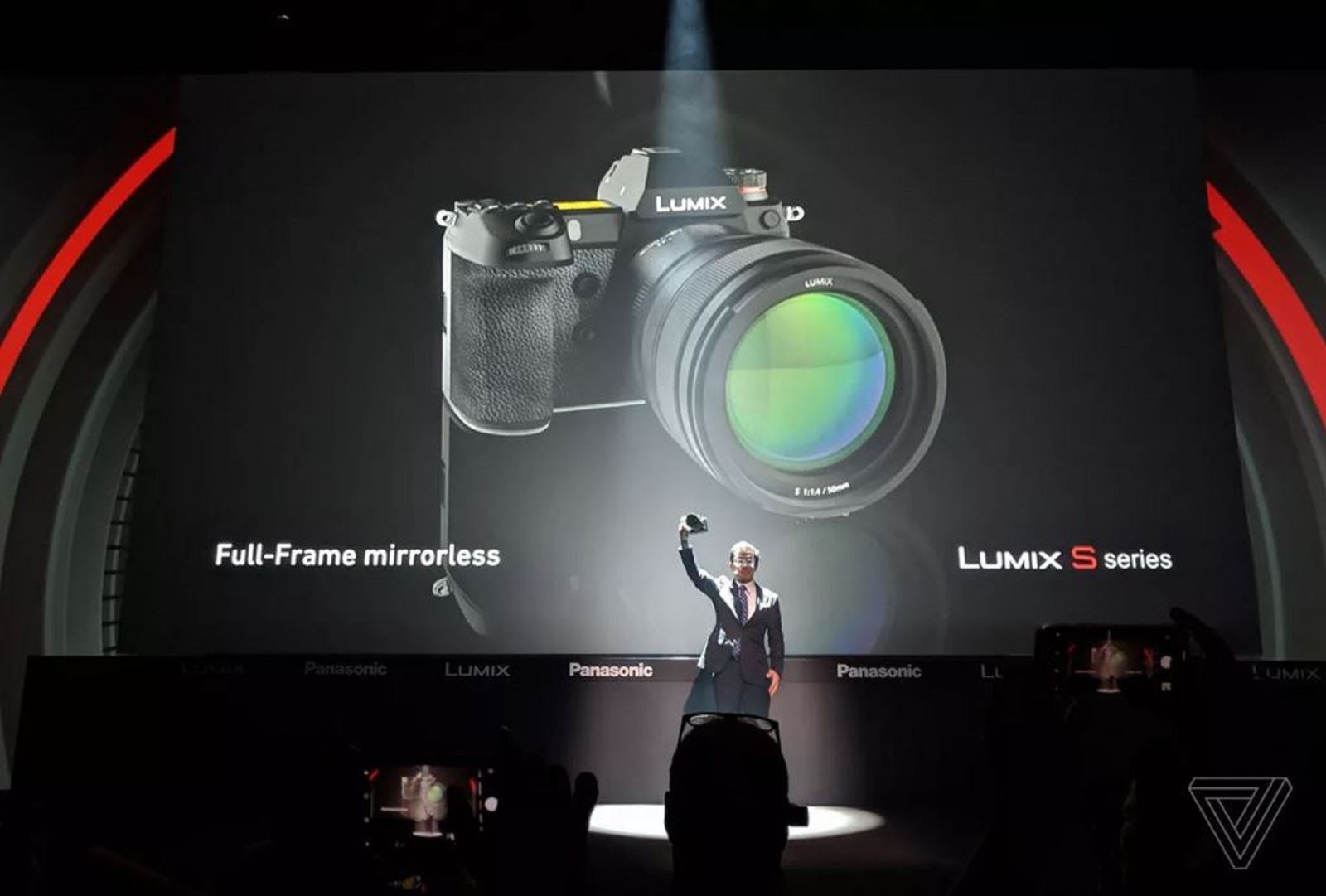 Panasonic bất ngờ tung S1R và S1: máy ảnh không gương lật full-frame đầu tiên cung cấp quay video 4K 60p