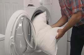 Bạn đã giặt gối bằng máy giặt đúng cách chưa?